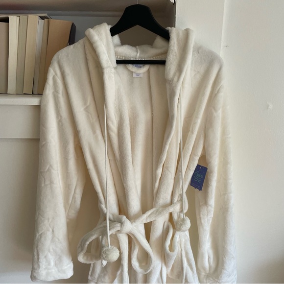 NWT women’s robe Sz small starts sorts juniors sizing - Picture 4 of 11